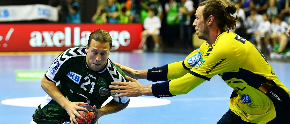 Diesmal kein Glück. Berlins Mattias Zachrisson (l.), hier in einem Spiel gegen die Rhein-Neckar Löwen.