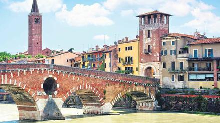 Verona statt Genua? Das neue Reiserecht macht’s möglich. Der Reiseveranstalter darf gebuchte Leistungen verändern – etwa bei einer Italien-Rundreise. Wer das nicht mitmachen will, kann die Reise canceln – aber was ist dann mit dem Urlaub? 