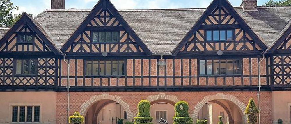 Eichenfachwerk. Schloss Cecilienhof nach der Renovierung. 