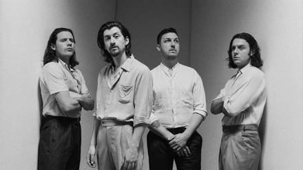 Die Arctic Monkeys um Alex Turner (2. v. l.).