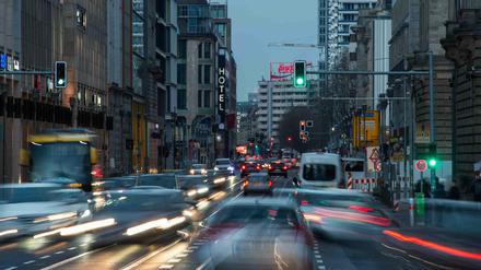 Verkehr in Berlin: Die Leipziger Straße, ein ewiges Chaos.