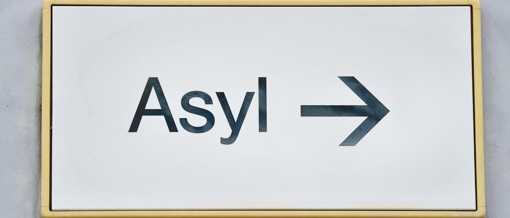 Wohin wird die Affäre um unrechtmäßig ausgestellte Asylbescheide beim Bamf führen?