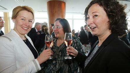 Hier stießen vor zwei Jahren zum traditionellen Spargelessen Franziska Giffey (links, SPD) und Ramona Pop (Grüne) an. Erstere war damals noch Neuköllner Bürgermeisterin und ist heute Bundesarbeitsministerin; letztere war Fraktionsvorsitzende im Abgeordnetenhaus und ist heute Wirtschaftssenatorin.