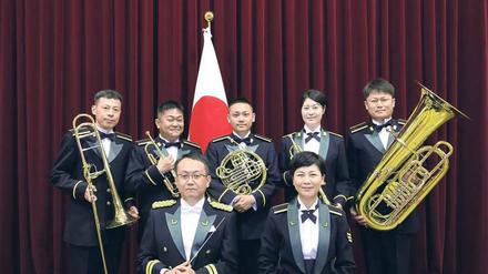 Die siebenköpfige Delegation der japanischen Heeres-Zentralband