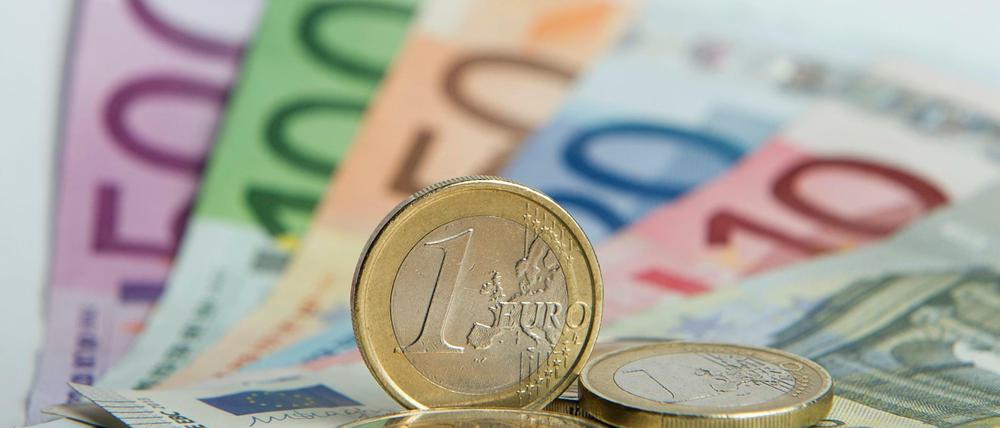 Geld verschenkt: 985 Euro bekommen Berliner im Schnitt vom Finanzamt zurück.