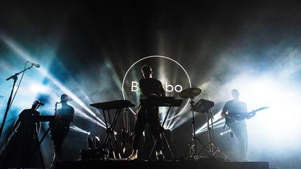 Melancholiker am DJ-Pult. Der Musiker Bonobo und Band im Velodrom.