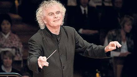 Sir Simon Rattle beendet diesen Sommer seine Zeit als Chefdirigent der Berliner Philharmoniker, nach 16 Jahren. 