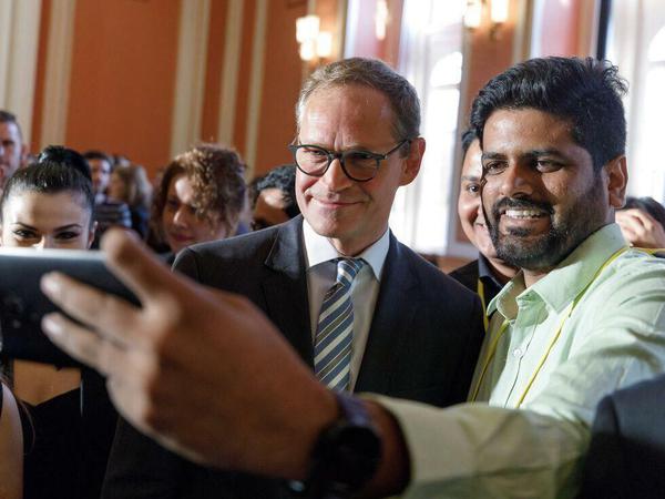 Vinay Murudi beim Treffen mit dem Regierenden Michael Müller im Roten Rathaus.