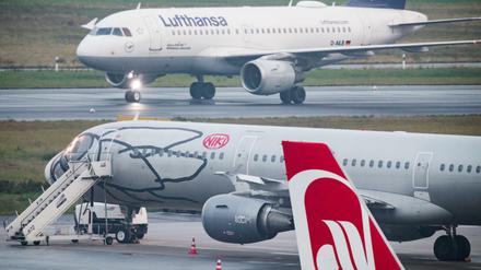 Kampf um Marktanteile: Eigentlich wollte Lufthansa die Air Berlin-Tochter Niki und ihre Strecken übernehmen, jetzt ist die Airline Teil von Ryanair.