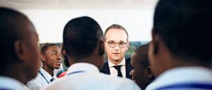 Vokabeln für Deutschland. Bundesaußenminister Heiko Maas (SPD) beim Besuch einer PASCH-Schule in Daressalam Anfang Mai. 2008 wurde die Bildungsinitiative vom Auswärtigen Amt ins Leben gerufen. Mittlerweile sind 1800 Schulen weltweit vernetzt, in denen Deutsch eine übergeordnete große Rolle spielt. 
