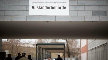 Betrug mit Scheinehen aufgedeckt - Vorwürfe gegen Berliner Ausländerbehörde.