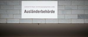 Betrug mit Scheinehen aufgedeckt - Vorwürfe gegen Berliner Ausländerbehörde.