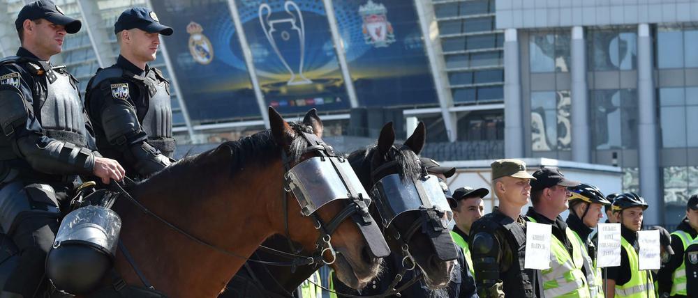 Die Polizei von Kiew bereitet sich schon seit Wochen intensiv auf das Champions-League-Finale vor.