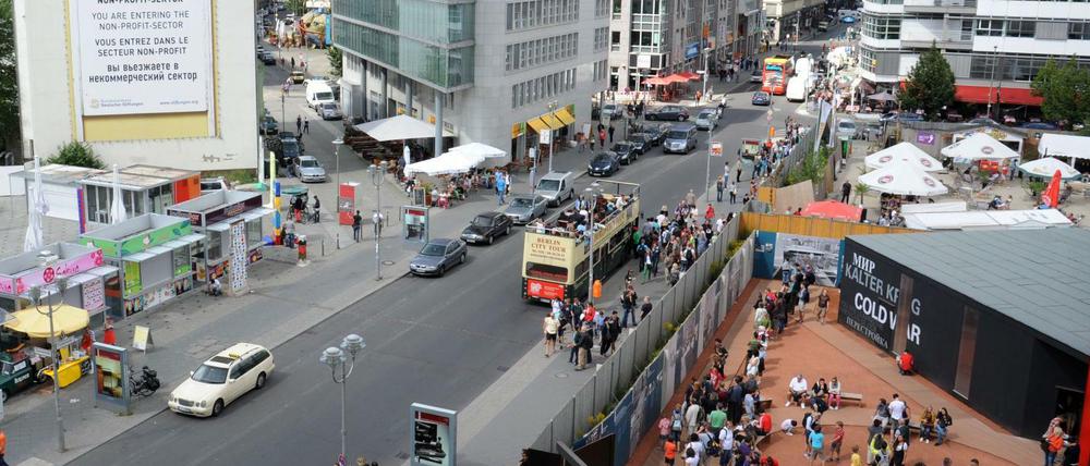 Letzte Lücken: Hier war früher die Stadt geteilt, hier tummeln sich heute Touristen. Die Brachen sollen jetzt bebaut werden.
