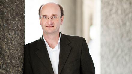 Voller Körpereinsatz. Dirigent Andrew Manze.