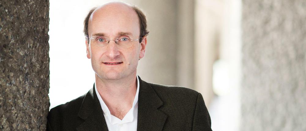 Voller Körpereinsatz. Dirigent Andrew Manze.