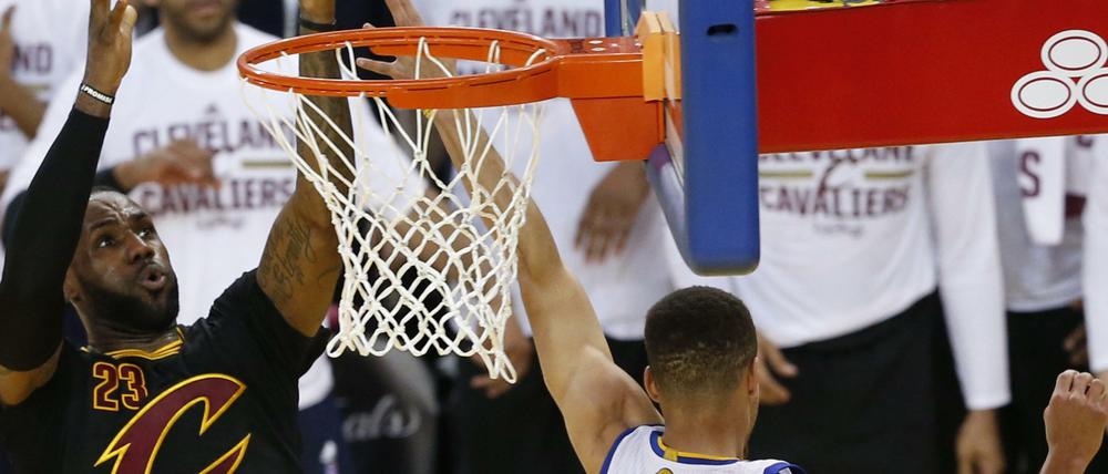 Hello again. LeBron James und Steph Curry treffen sich mal wieder in den NBA Finals. 