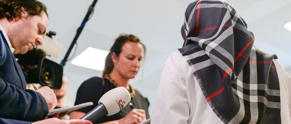 Gerichte müssen entscheiden, ob Richterinnen oder Lehrerinnen Kopftuch tragen dürfen.