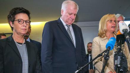 Bamf-Chefin Jutta Cordt, Innenminister Horst Seehofer (CSU) und Andrea Lindholz (CSU), Vorsitzende des Bundestags-Innenausschusses.