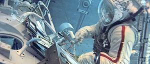 Unter Wasser. Im Hydrolaboratorium trainieren Kosmonauten Außenreparaturen an Raumschiffen in der Schwerelosigkeit.
