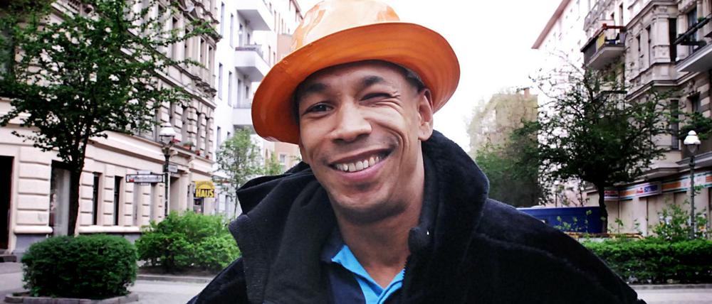 Demba Nabé, Sänger der Berliner Band Seeed, fotografiert in Kreuzberg. Er starb am Donnerstag im Alter von 46 Jahren.