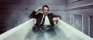 Endstation Badewanne. Patrick Melrose (Benedict Cumberbatch) sucht Abkühlung, wenn ihm der Rauschzustand seiner Existenz mal wieder zu heiß wird. 