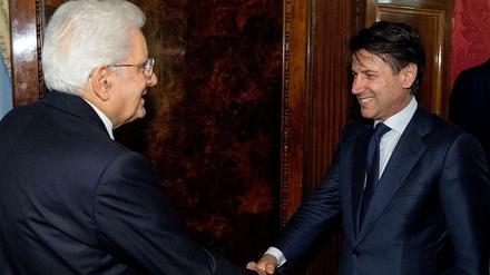 Giuseppe Conte (rechts) und Italiens Präsident Sergio Mattarella.