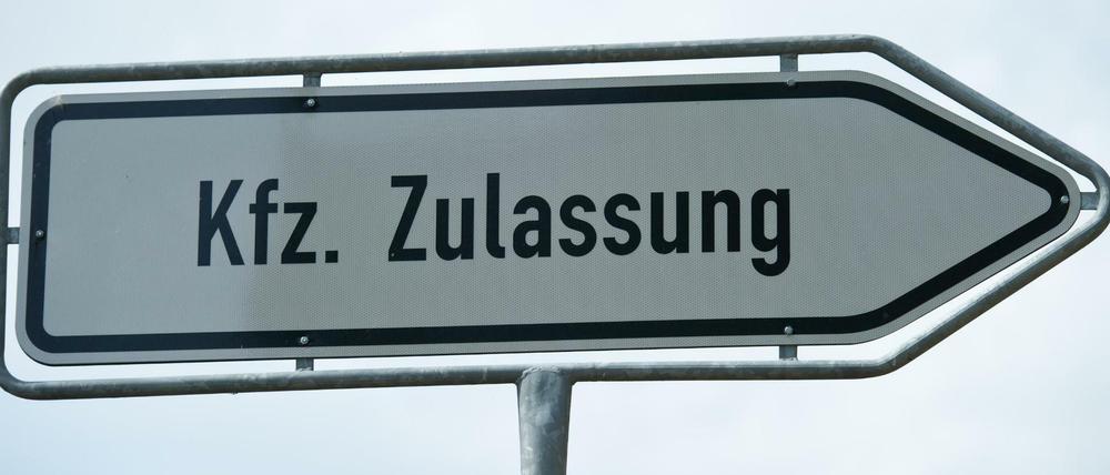 Privatpersonen warten derzeit bis zu 27 Arbeitstage, wollen sie ihr Kfz in Berlin anmelden. 