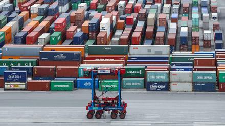Ein Container-Lagerplatz in Hamburg.