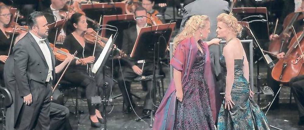 Royaler Zoff. Diana Damrau und Jana Kurucová in „Maria Stuarda“. 