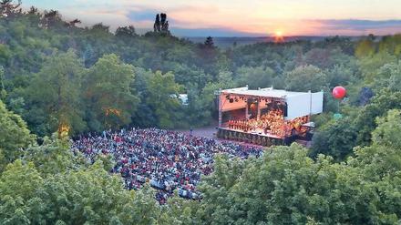 Lichter der kleinen Großstadt. Das Abschlusskonzert der Händelfestspiele findet immer in der Galgenbergschlucht statt.