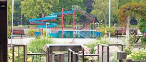 Auf dem Trockenen. Auch das Sommerbad am Humboldthain ist noch immer geschlossen – jedes Jahr ein Ärgernis.