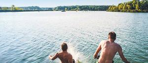 Platsch. Der Westen Berlins springt in die Havel – zum Beispiel in Spandau.