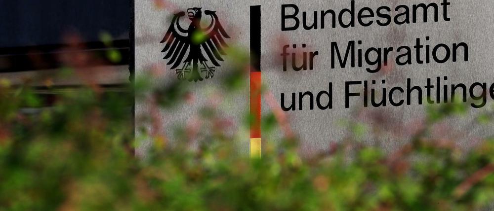 Undurchsichtig ist die Erteilung der Zugriffserlaubnis auf Daten von Asylbewerbern beim Bamf.