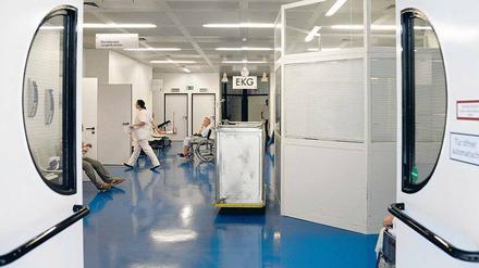 Offene Türen. Offenbar war es nicht allzu schwer, dass Führungskräften im kommunalen Klinikkonzern Vivantes überhöhte Gehälter gezahlt wurden. 