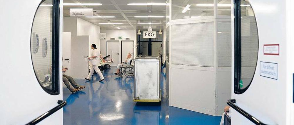 Offene Türen. Offenbar war es nicht allzu schwer, dass Führungskräften im kommunalen Klinikkonzern Vivantes überhöhte Gehälter gezahlt wurden. 