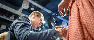 Mageres Ergebnis. Mit 64,9 Prozent wurde Michael Müller als Berliner SPD-Vorsitzender wiedergewählt. Glückwünsche kann er gut gebrauchen.