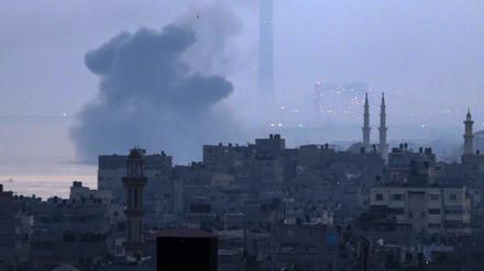 Rauch steigt über Gaza auf, nachdem israelische Kampfjets am 3. Juni Militärposten angegriffen hatten. 