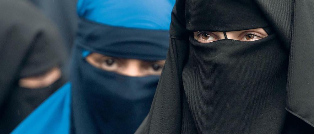 Vollverschleierte Frauen.