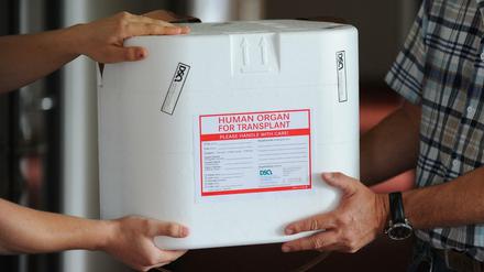 Die Zahl der Organspender hat 2017 weiter abgenommen, auf nur noch 797 Spender. Die "Widerspruchslösung" könnte das ändern.