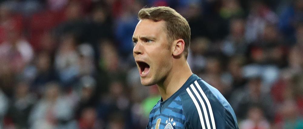 Manuel Neuer schreit im Spiel gegen Österreich.