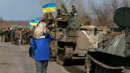 Die Special Monitoring Mission OSZE protokolliert Vorfälle in der Ost-Ukraine. Hier ein Foto aus dem Februar 2015.