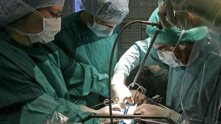 Risiko Operation. In der Chirurgie lassen sich am häufigsten Behandlungsfehler nachweisen. 