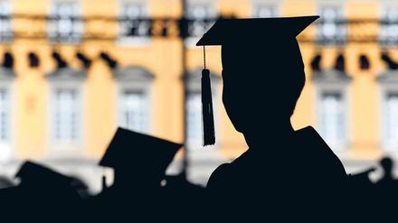 Zweifelhafter Titel. Der Doktorand wurde an der Universität Bratislava promoviert. 