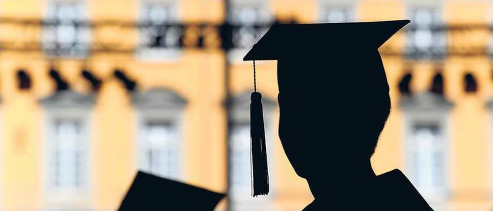 Zweifelhafter Titel. Der Doktorand wurde an der Universität Bratislava promoviert. 