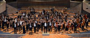 Intensiv. Das Junge Ensemble wirft sich mit Leidenschaft in die Musik.