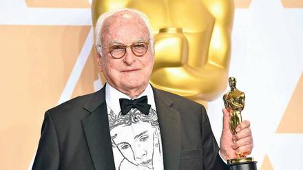 James Ivory bei der Oscar-Verleihung im März. Auf seinem Hemd trägt er eine Zeichnung von Timothée Chalamet.