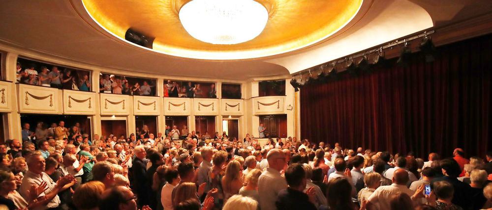 Die letzte Veranstaltung im Theater am Kurfürstendamm.