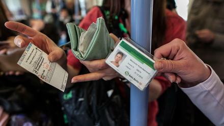 Die Fahrkarten bitte - bei Kontrollen kann es leicht zu Streit kommen. Und sogar zu Gewalt.
