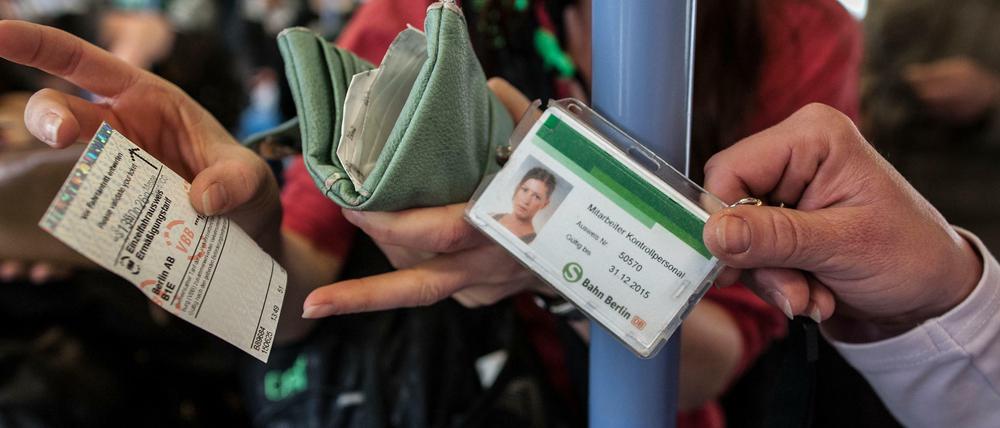Die Fahrkarten bitte - bei Kontrollen kann es leicht zu Streit kommen. Und sogar zu Gewalt.